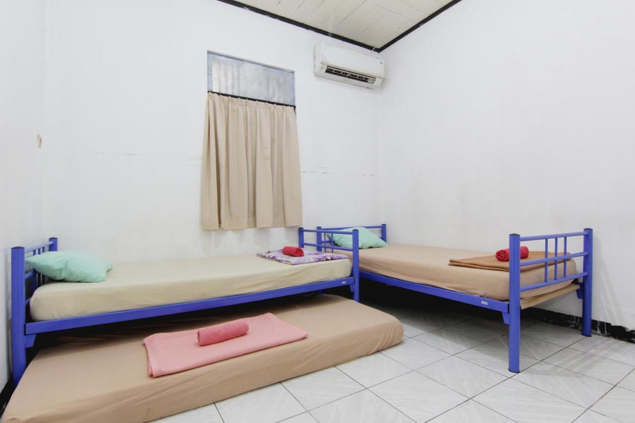 Arjuna Hostel Semarang Exterior foto